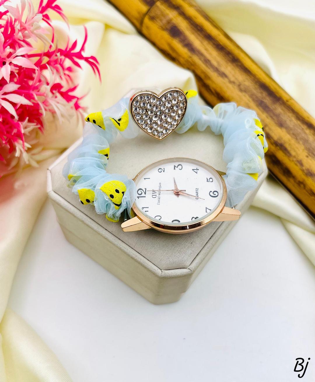 Stylish Woman Qurtaz Bracelet Watch