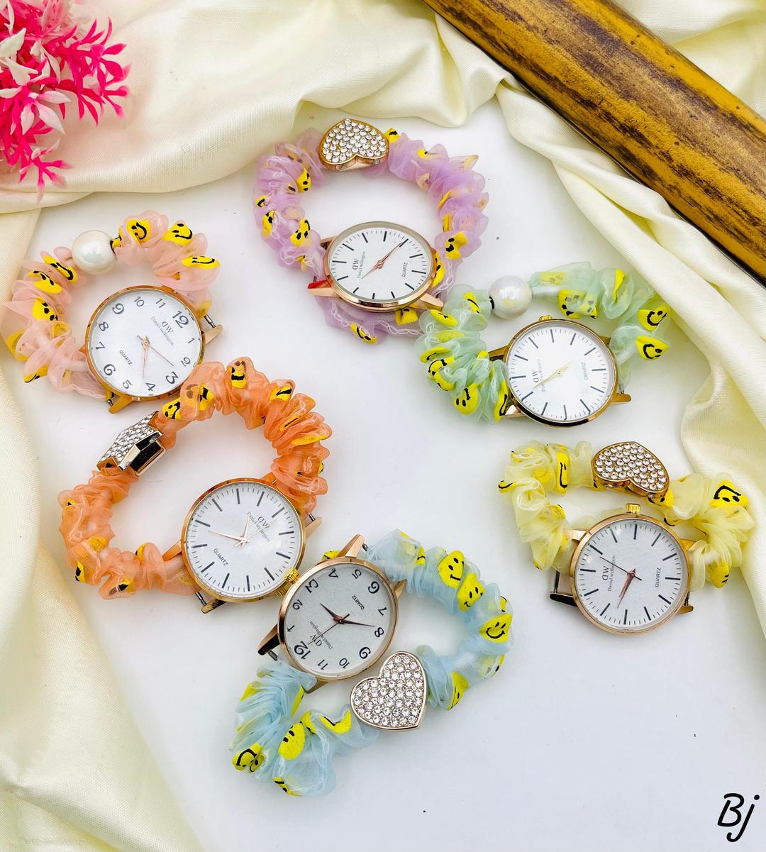 Stylish Woman Qurtaz Bracelet Watch